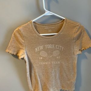Beige “New York City Tennis Team” tee.